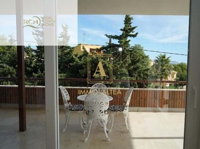 6 Zimmer Villa zu verkaufen in Alicante / Alacant Stadt mit Pool - 1.090.000 € (Ref: 9639057)