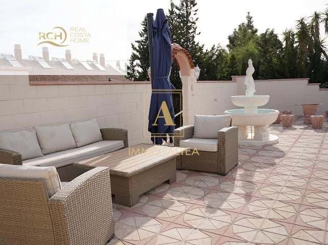 6 Zimmer Villa zu verkaufen in Alicante / Alacant Stadt mit Pool - 1.090.000 € (Ref: 9639057)