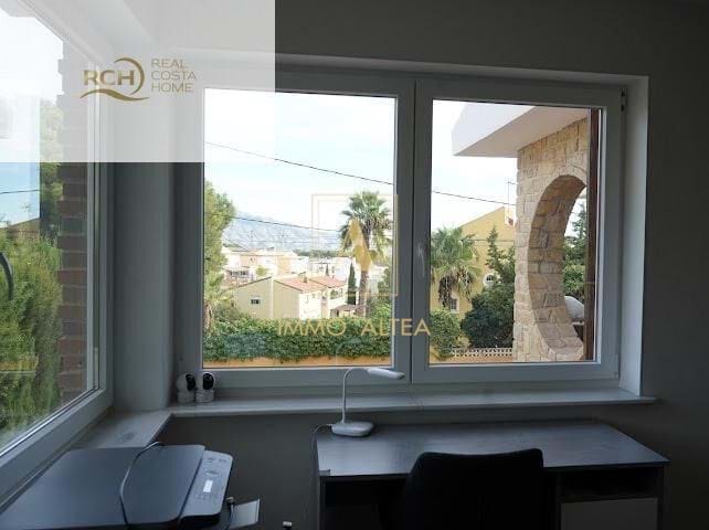 6 Zimmer Villa zu verkaufen in Alicante / Alacant Stadt mit Pool - 1.090.000 € (Ref: 9639057)