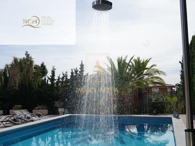 6 Zimmer Villa zu verkaufen in Alicante / Alacant Stadt mit Pool Garage - 1.100.000 € (Ref: 9639057)