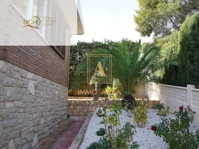 6 Zimmer Villa zu verkaufen in Alicante / Alacant Stadt mit Pool Garage - 1.100.000 € (Ref: 9639057)