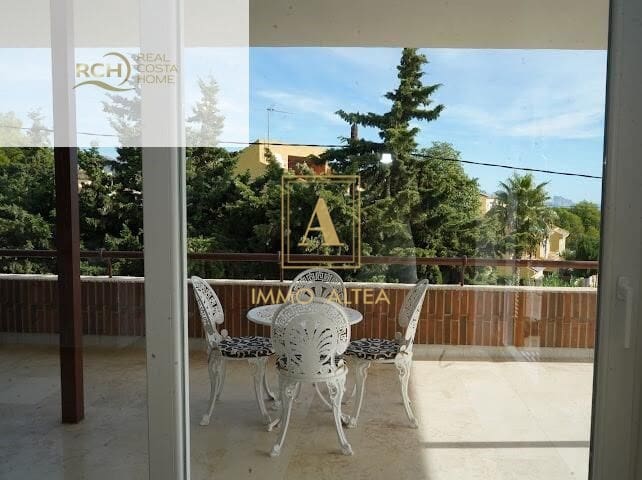6 Zimmer Villa zu verkaufen in Alicante / Alacant Stadt mit Pool Garage - 1.100.000 € (Ref: 9639057)