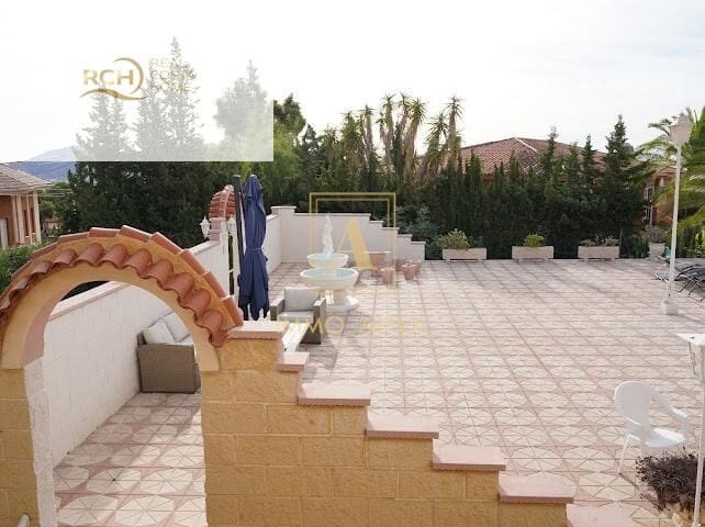 6 Zimmer Villa zu verkaufen in Alicante / Alacant Stadt mit Pool Garage - 1.100.000 € (Ref: 9639057)