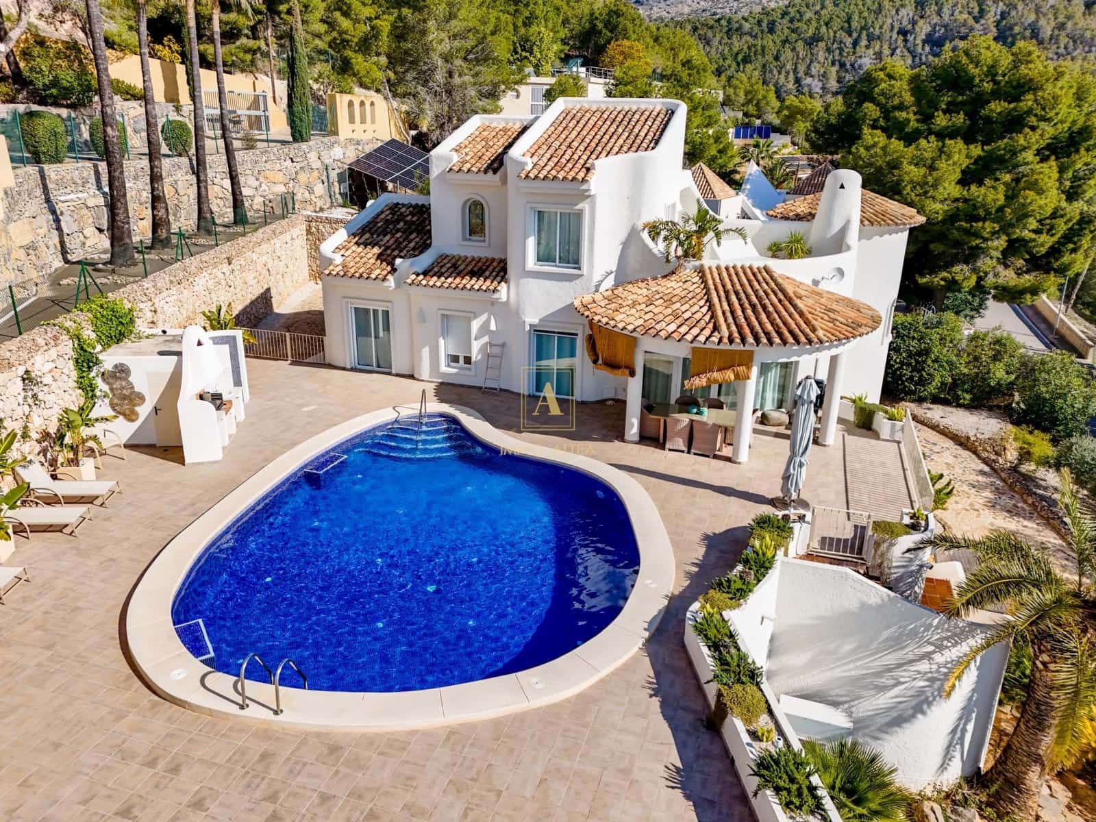 4 slaapkamer Villa te koop in Altea met zwembad garage - € 1.295.000 (Ref: 9709252)