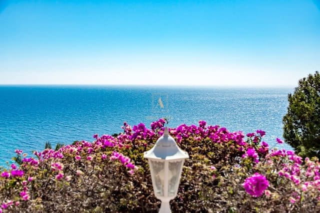 5 bedroom Villa for sale in Altea with pool garage - € 2,600,000 (Ref: 9719361)