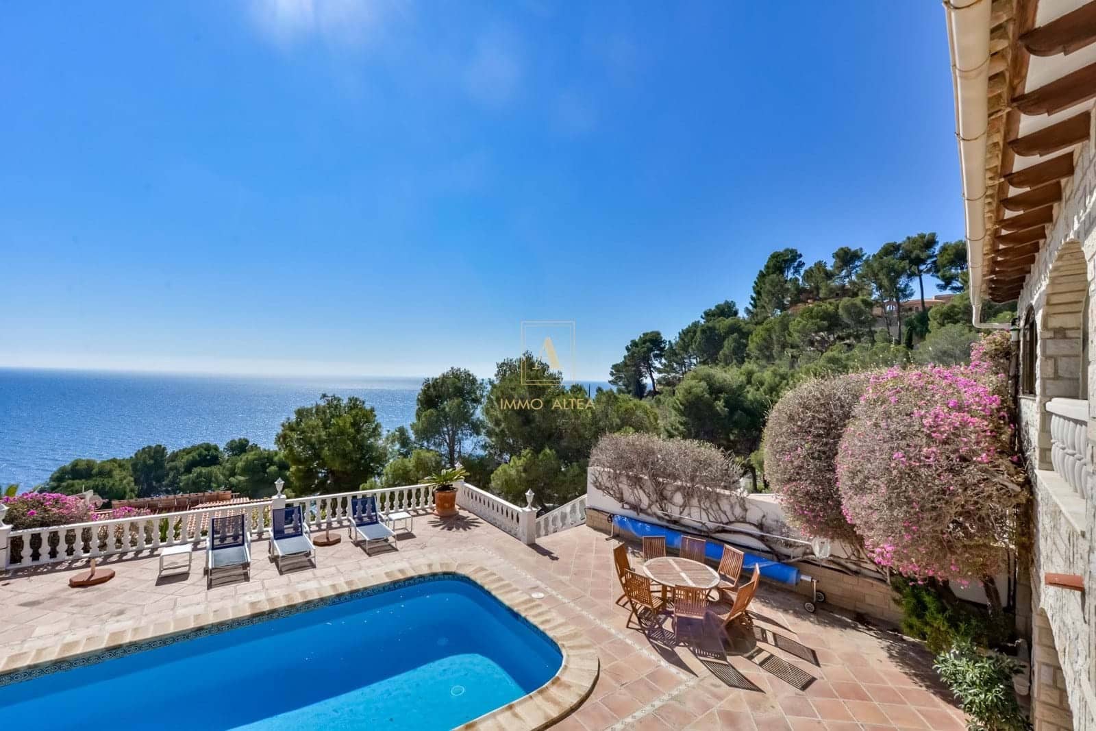 5 bedroom Villa for sale in Altea with pool garage - € 2,600,000 (Ref: 9719361)