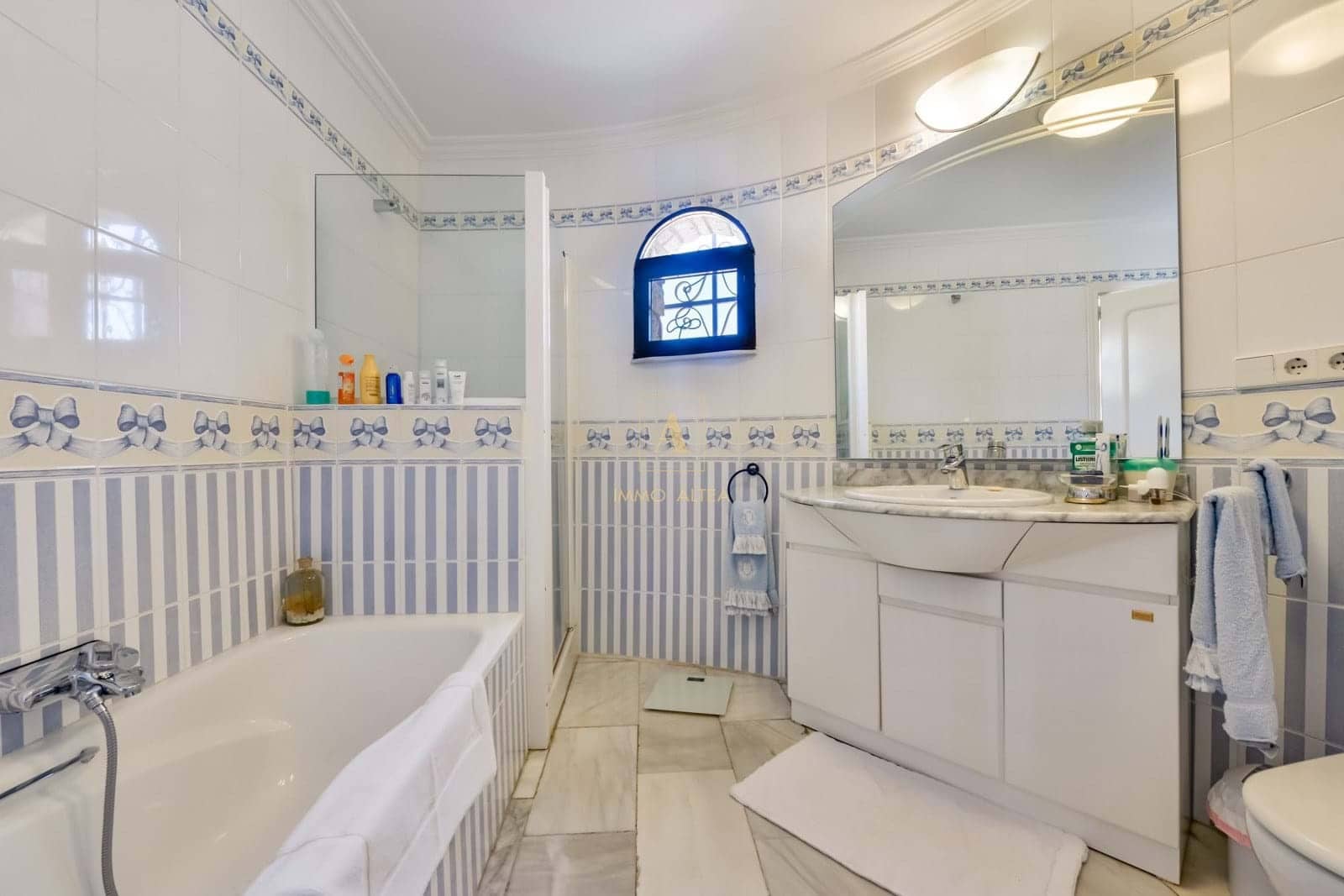 5 bedroom Villa for sale in Altea with pool garage - € 2,600,000 (Ref: 9719361)