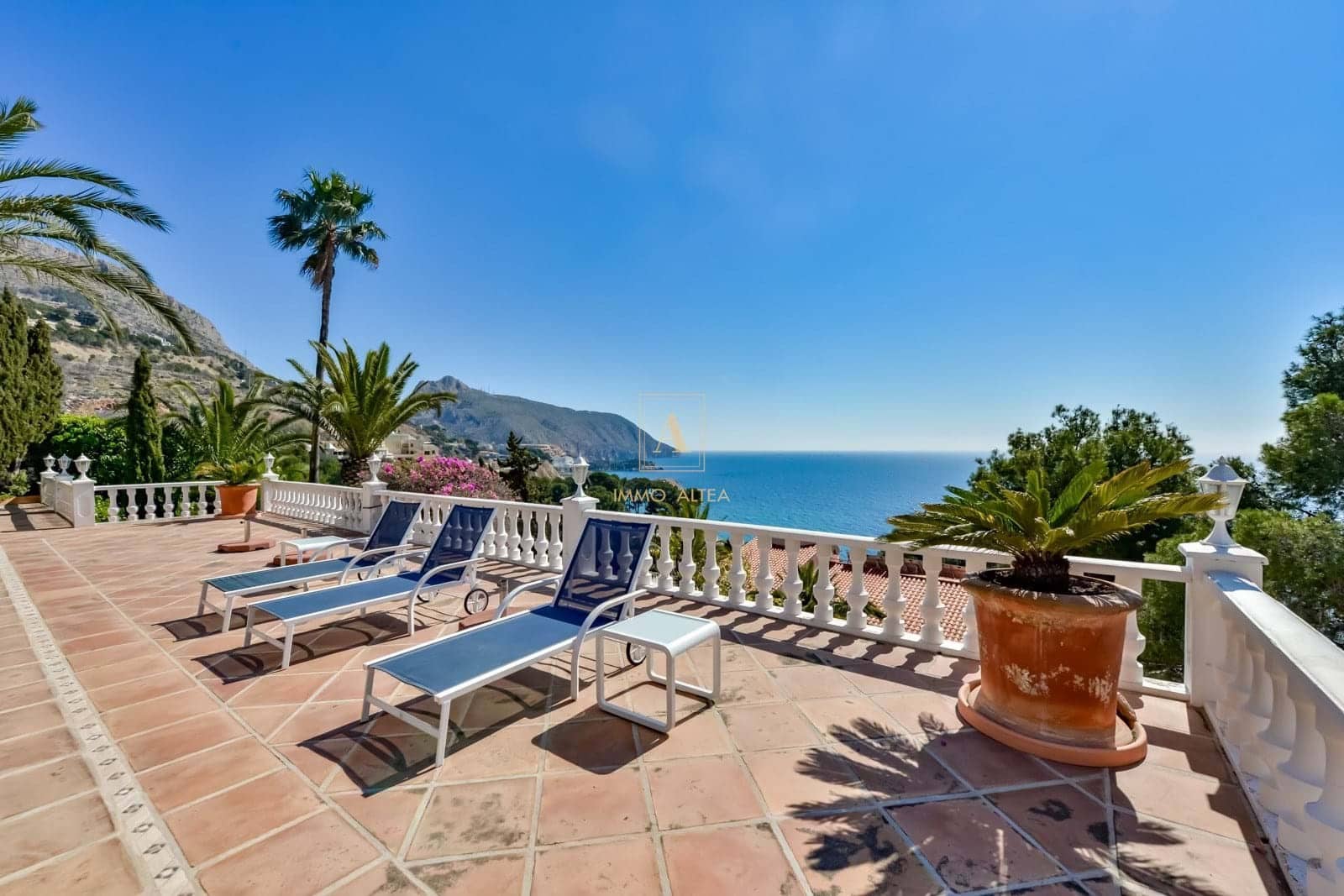 5 bedroom Villa for sale in Altea with pool garage - € 2,600,000 (Ref: 9719361)