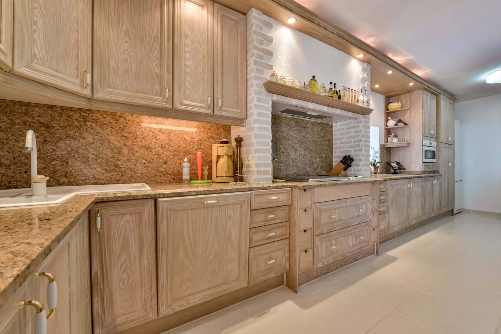 5 bedroom Villa for sale in Altea with pool garage - € 2,600,000 (Ref: 9719361)