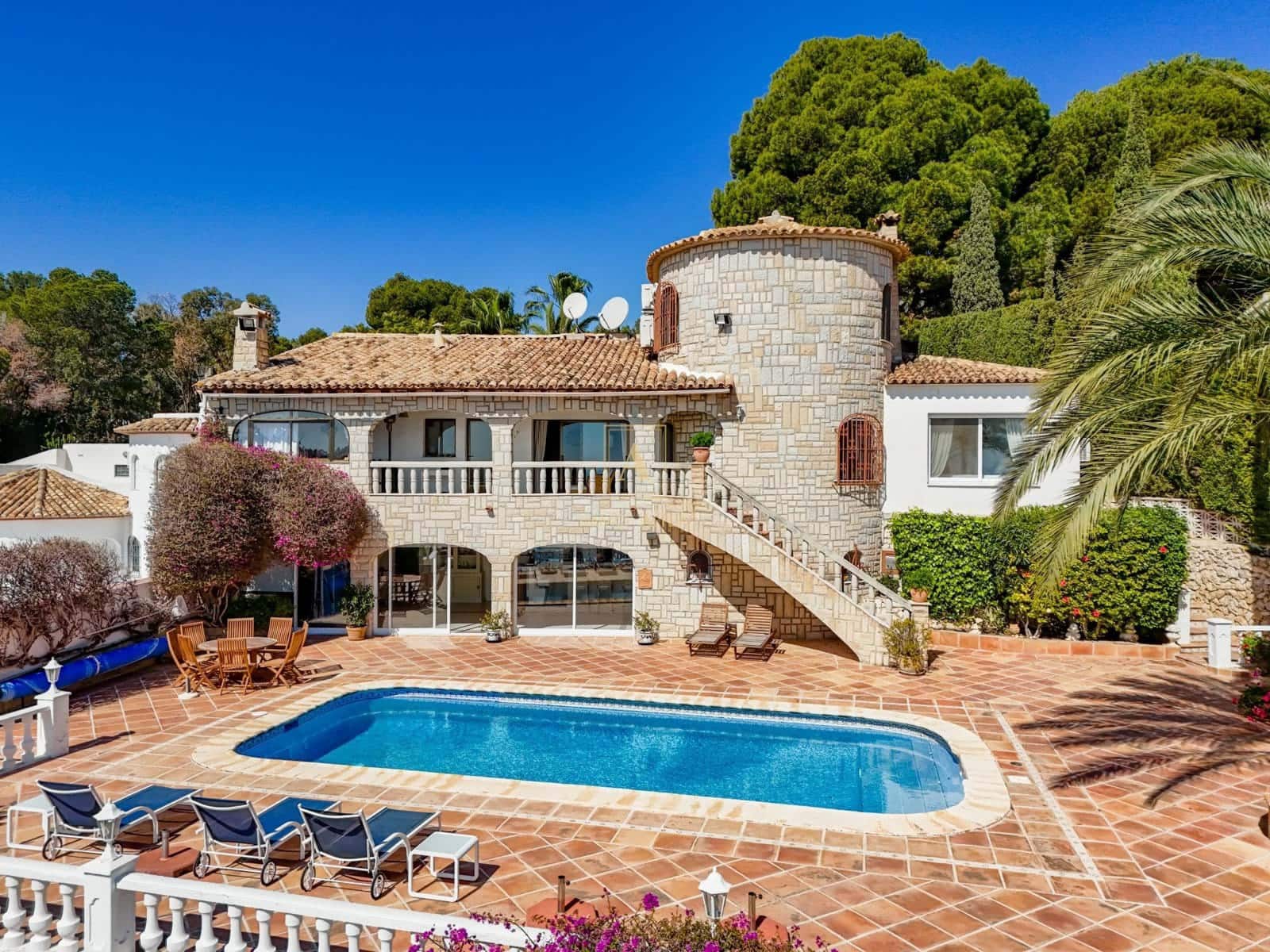 5 bedroom Villa for sale in Altea with pool garage - € 2,600,000 (Ref: 9719361)
