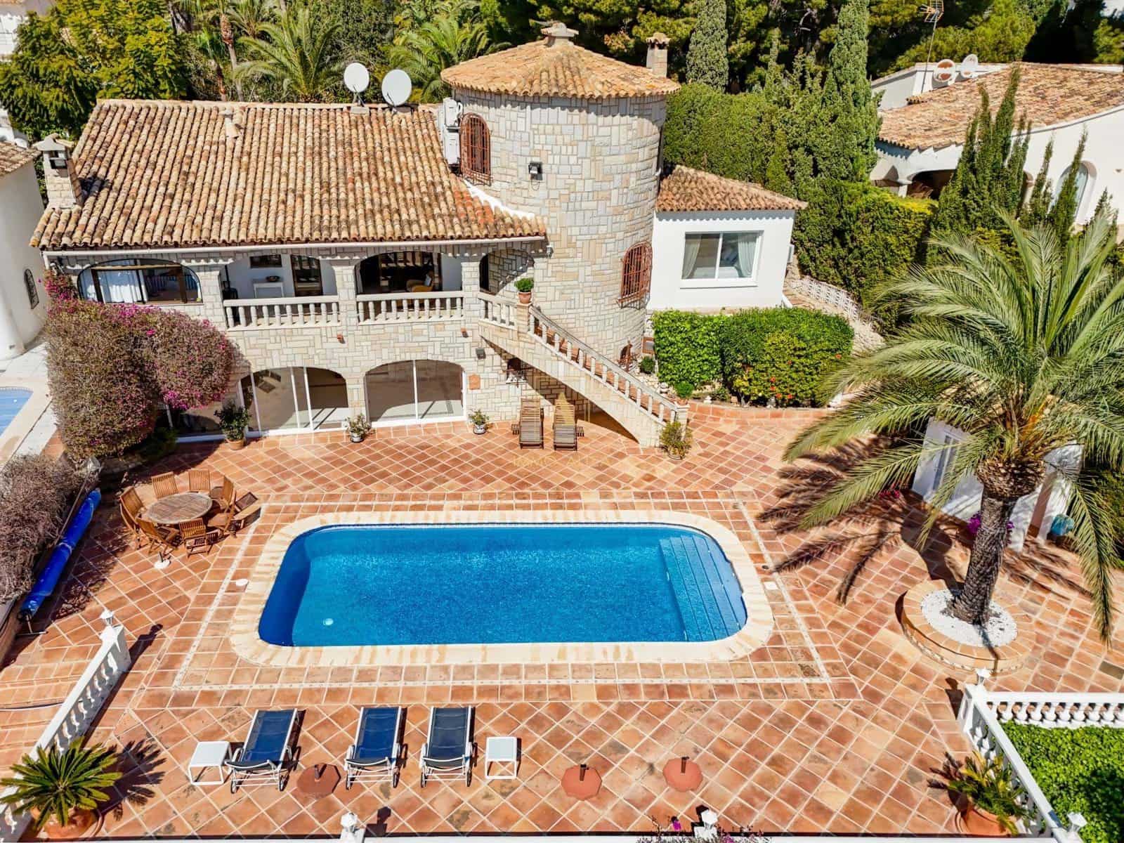 5 bedroom Villa for sale in Altea with pool garage - € 2,600,000 (Ref: 9719361)