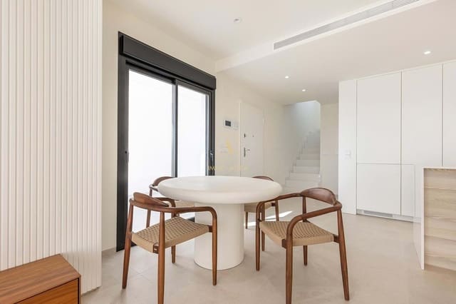 Chalet de 3 habitaciones en Los Alcázares en venta con piscina - 429.000 € (Ref: 9726307)