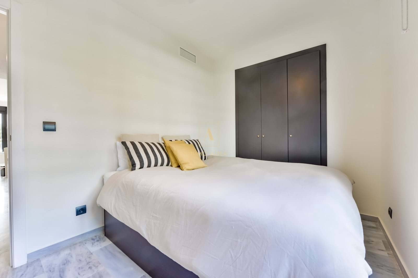 2 bedroom Apartment for sale in La Villajoyosa / Vila Joiosa - € 365,000 (Ref: 9726878)