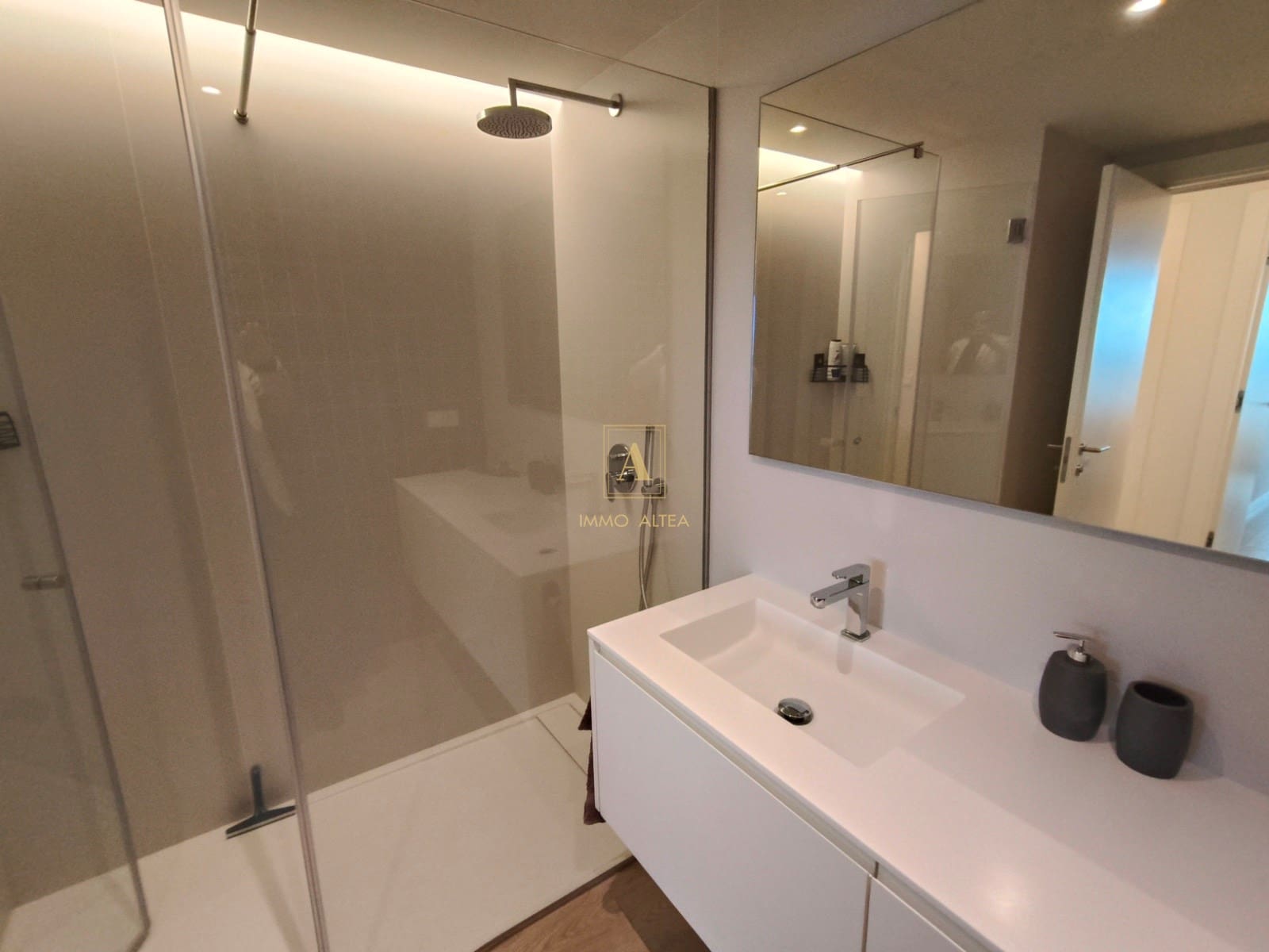 3 sypialnia Apartament na sprzedaż w Miasto Alicante / Alacant z basenem garażem - 690 000 € (Ref: 9780106)