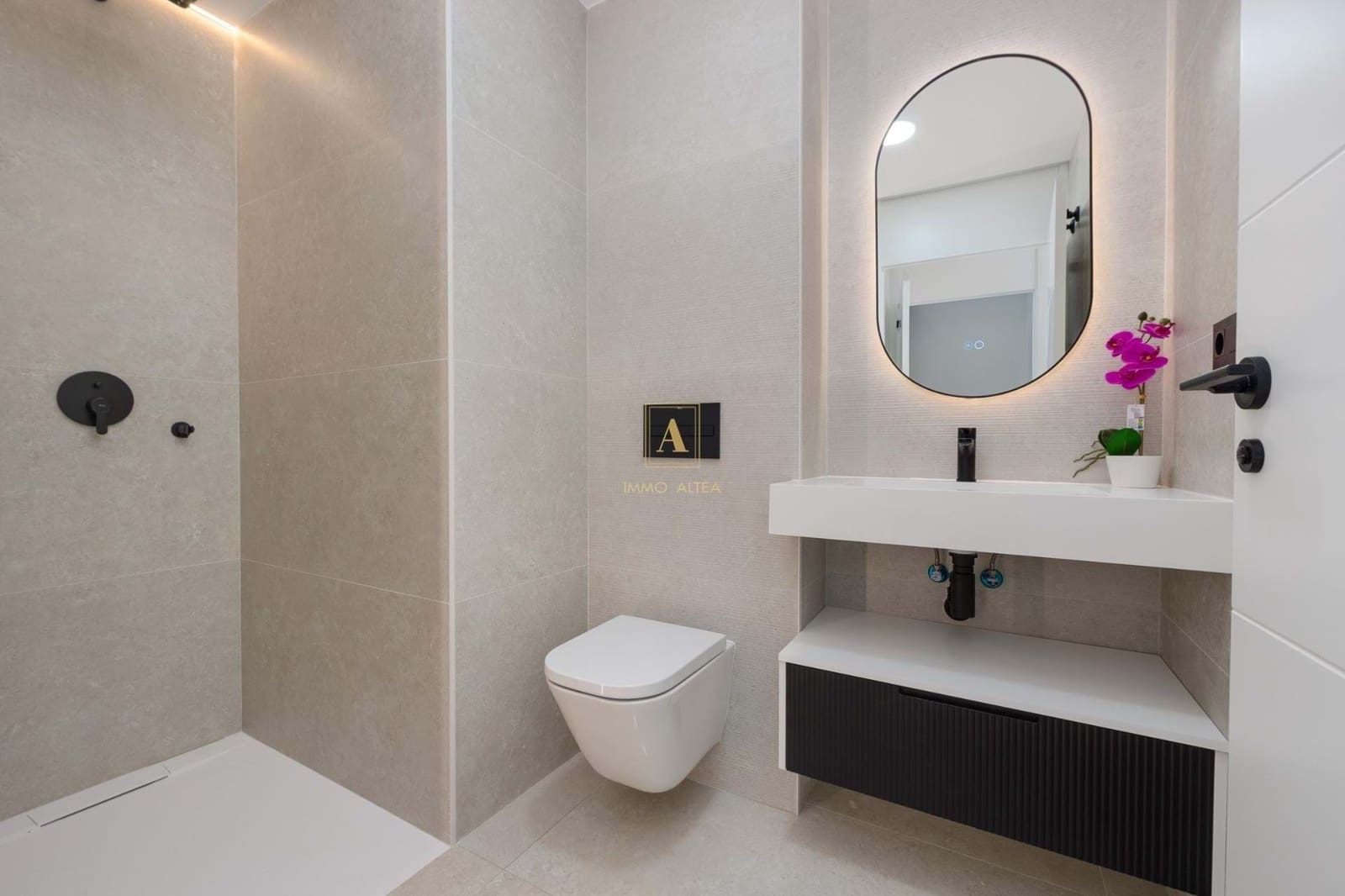 2 bedroom Apartment for sale in Guardamar del Segura with pool - € 245,000 (Ref: 9782959)