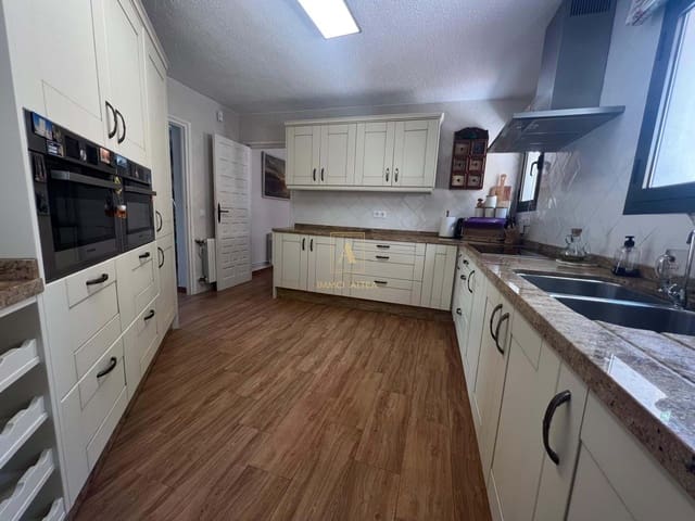 5 Zimmer Villa zu verkaufen in Alicante / Alacant Stadt mit Garage - 630.000 € (Ref: 9807639)