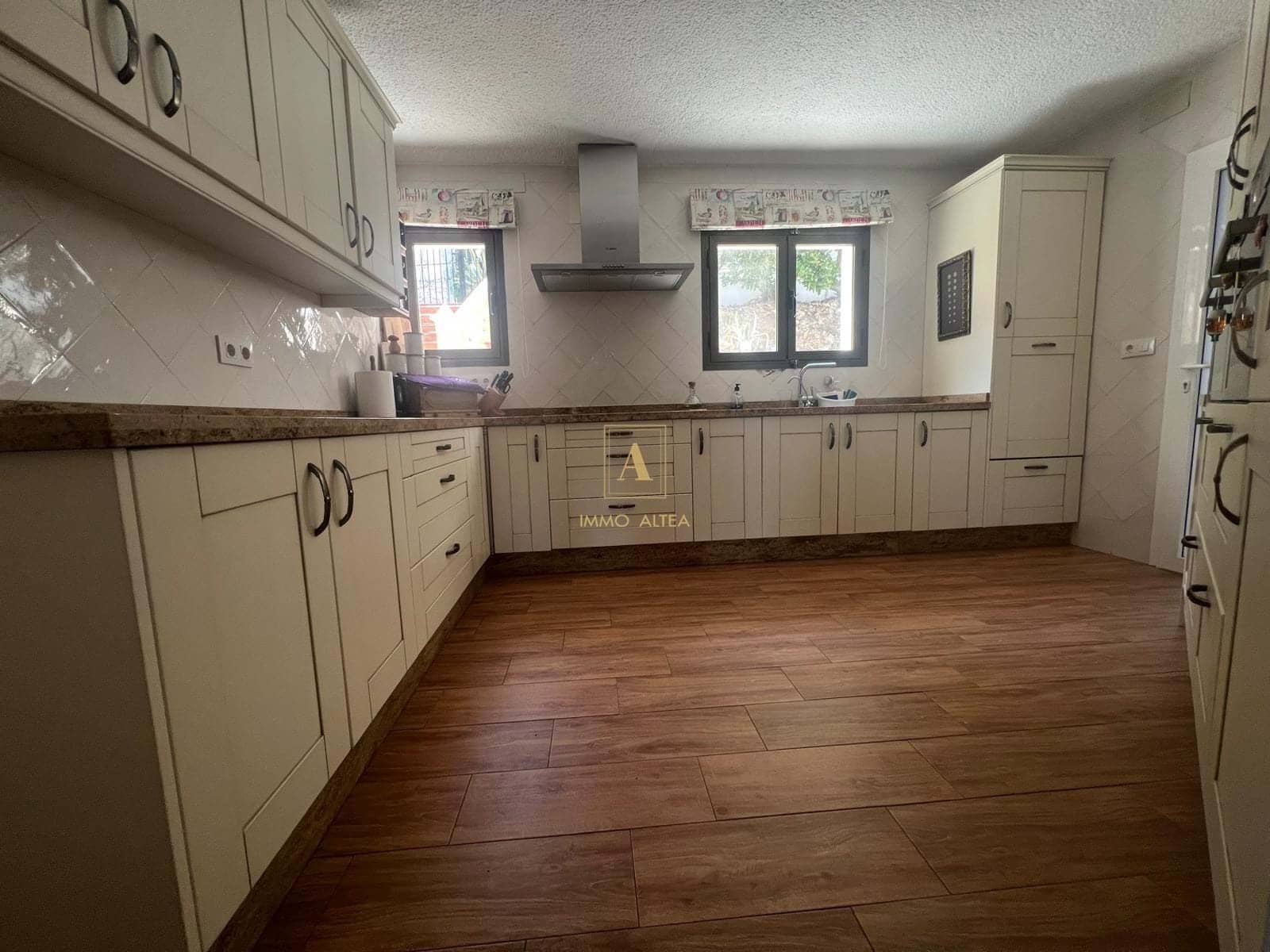 5 Zimmer Villa zu verkaufen in Alicante / Alacant Stadt mit Garage - 630.000 € (Ref: 9807639)