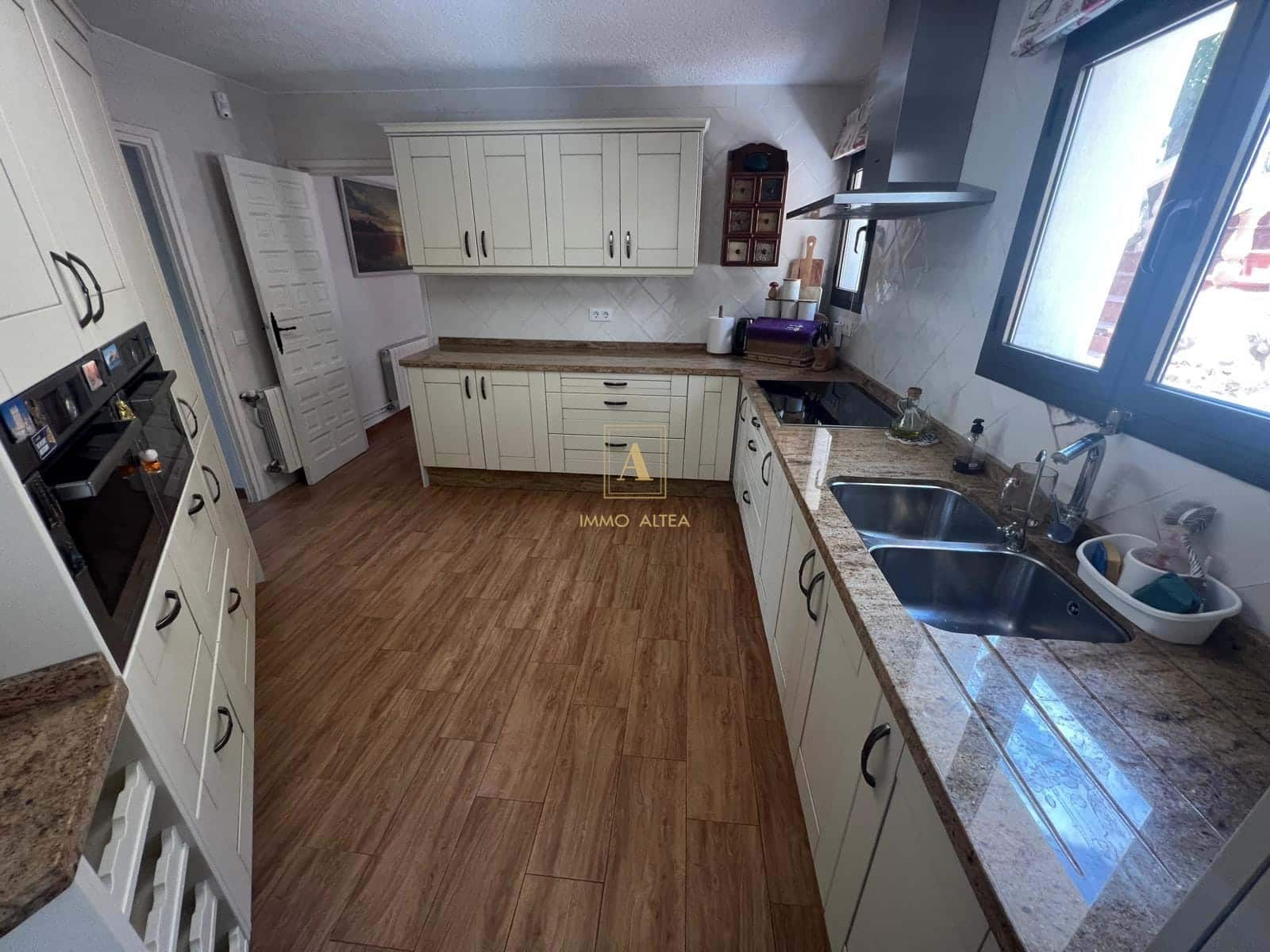 5 Zimmer Villa zu verkaufen in Alicante / Alacant Stadt mit Garage - 630.000 € (Ref: 9807639)