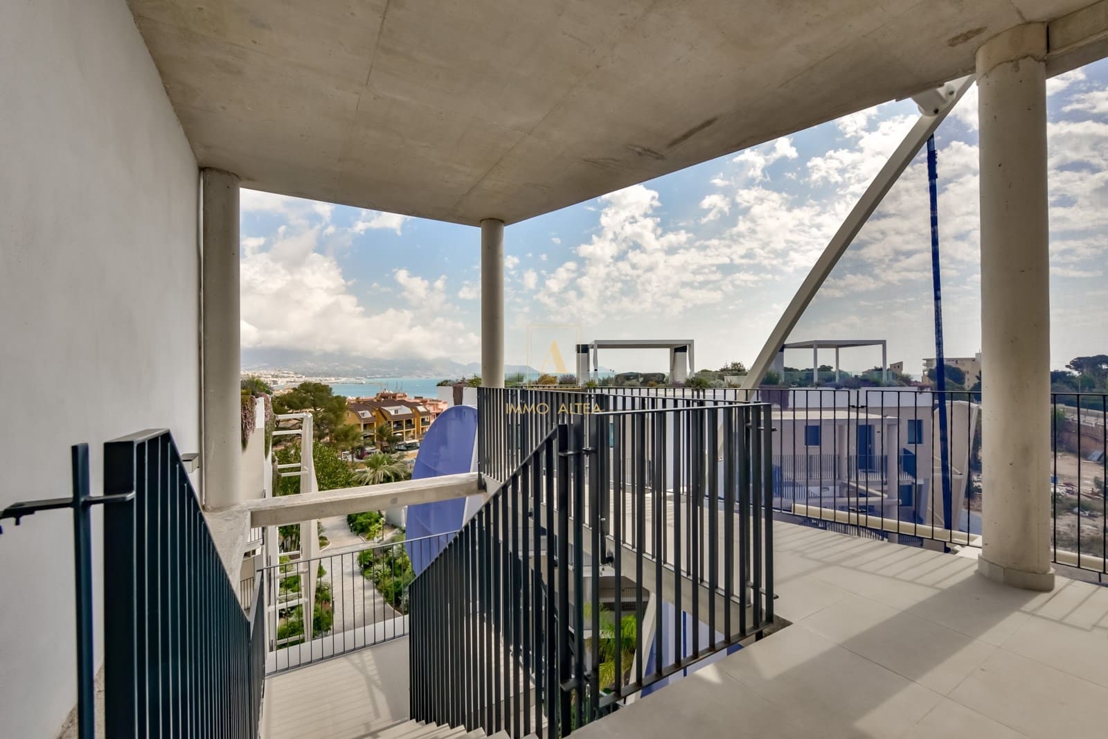 2 bedroom Apartment for sale in Alfaz del Pi / L'Alfas del Pi with pool garage - € 659,000 (Ref: 9824271)