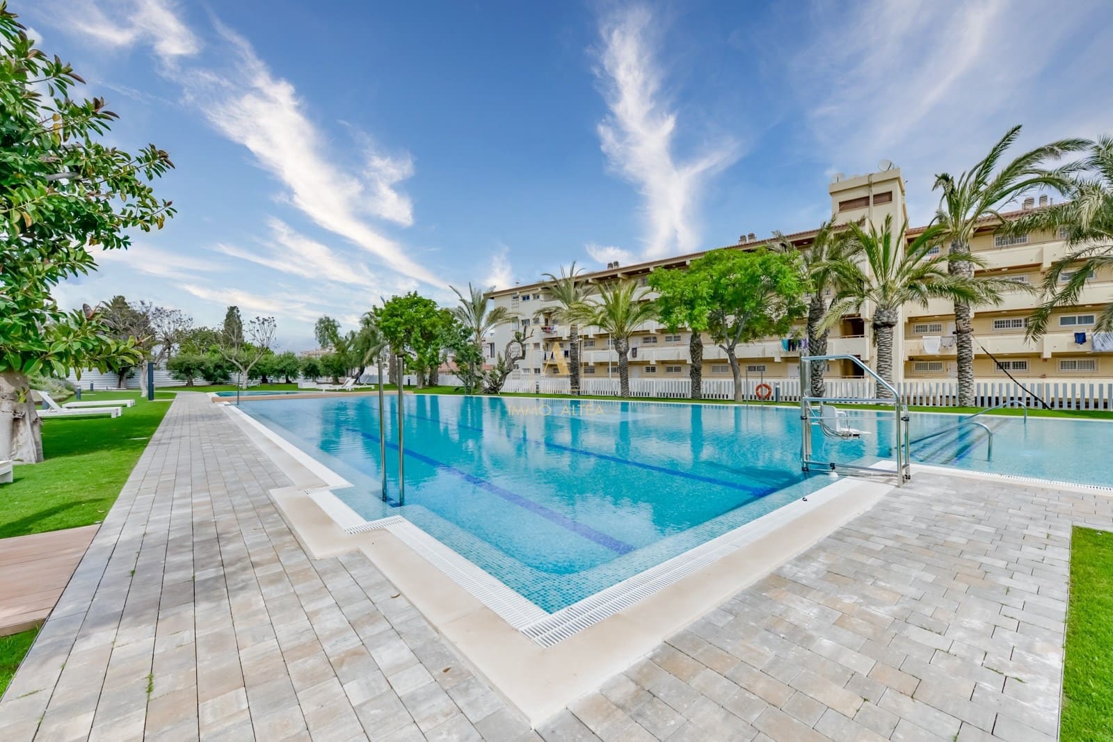 2 bedroom Apartment for sale in Alfaz del Pi / L'Alfas del Pi with pool garage - € 659,000 (Ref: 9824271)