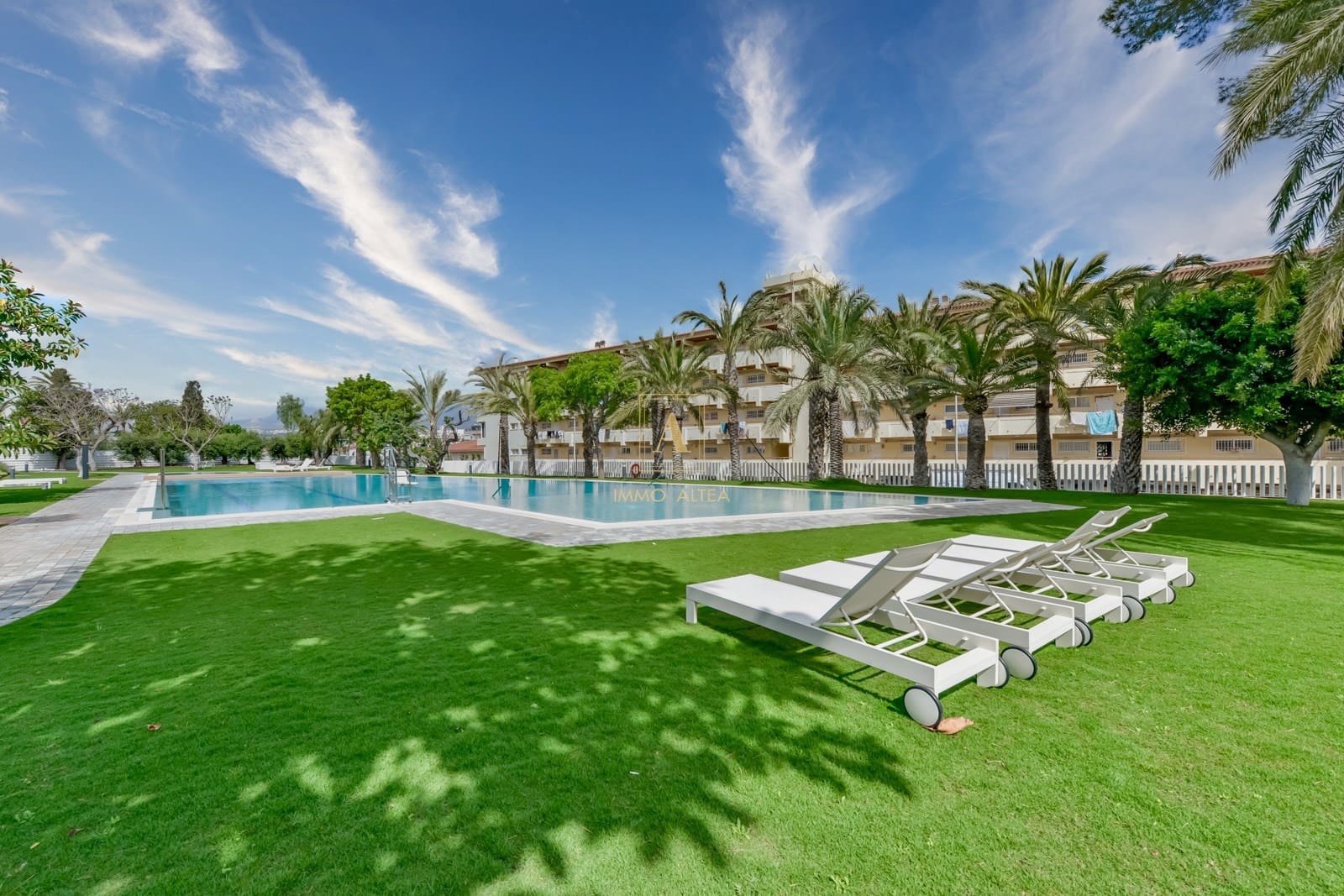 2 bedroom Apartment for sale in Alfaz del Pi / L'Alfas del Pi with pool garage - € 659,000 (Ref: 9824271)