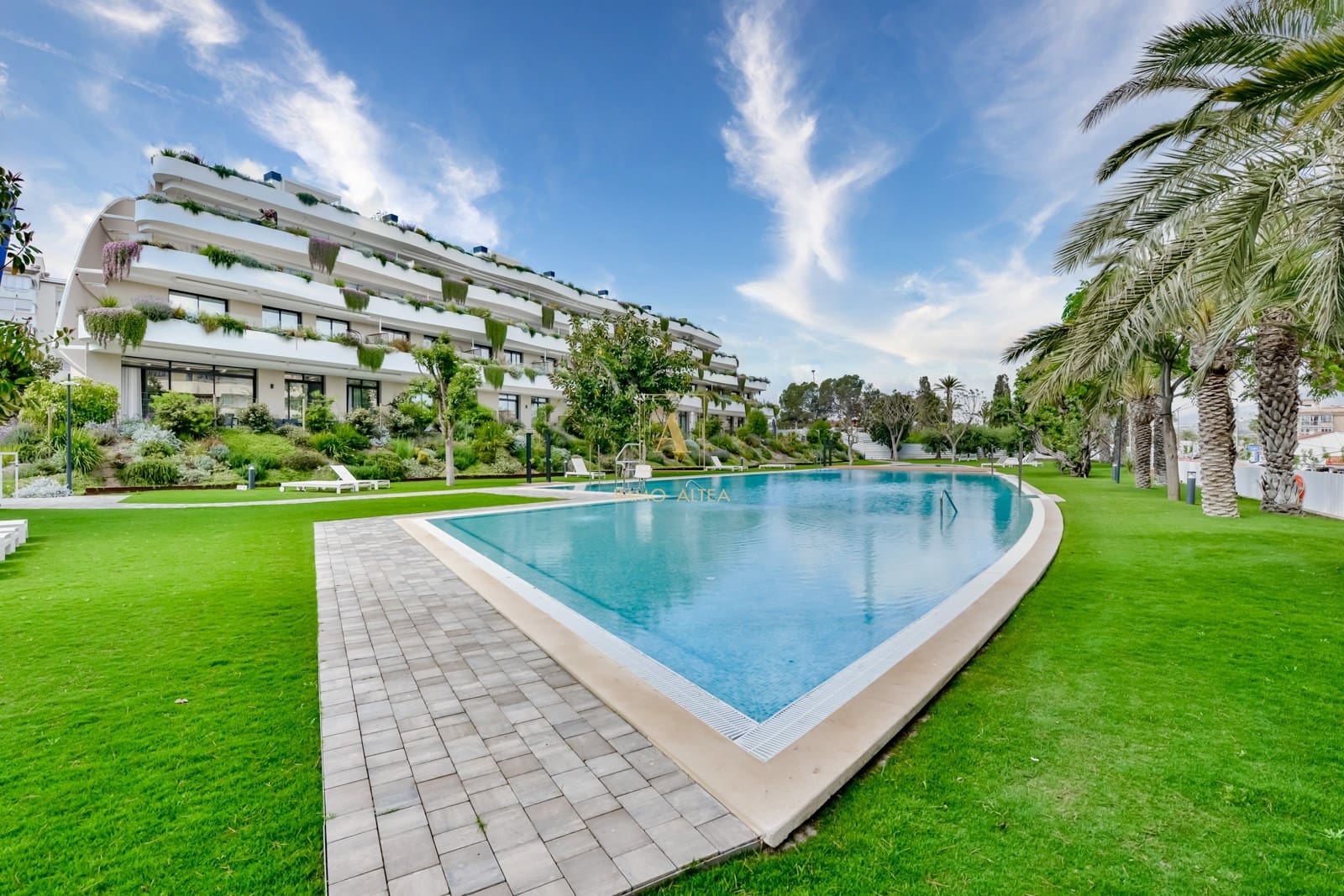 2 bedroom Apartment for sale in Alfaz del Pi / L'Alfas del Pi with pool garage - € 659,000 (Ref: 9824271)