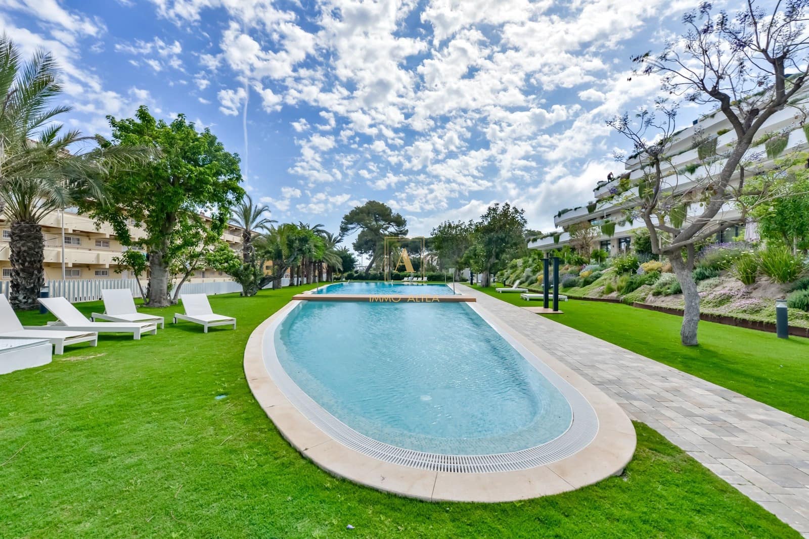 2 bedroom Apartment for sale in Alfaz del Pi / L'Alfas del Pi with pool garage - € 659,000 (Ref: 9824271)