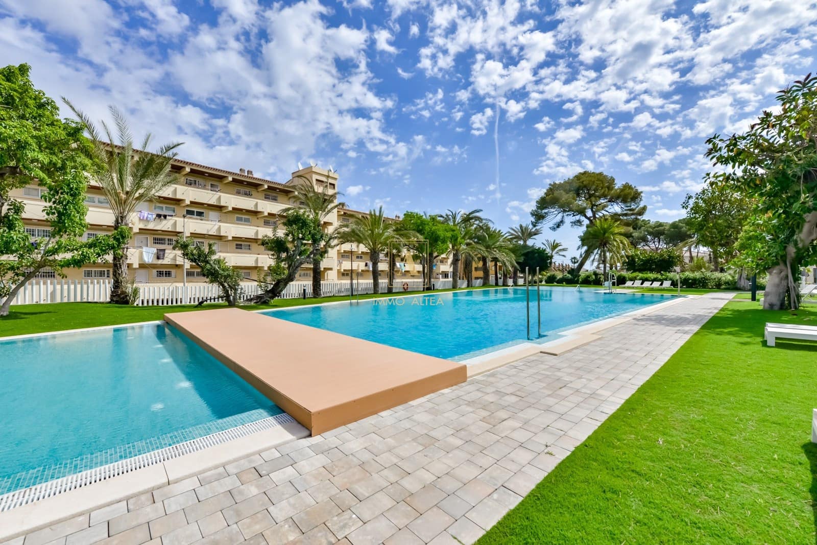 2 bedroom Apartment for sale in Alfaz del Pi / L'Alfas del Pi with pool garage - € 659,000 (Ref: 9824271)