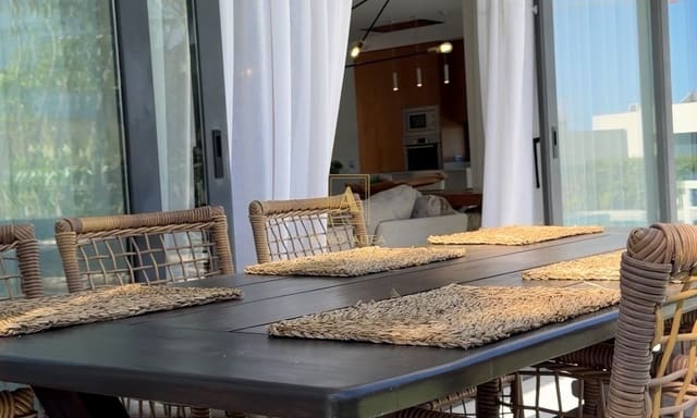 Chalet de 4 habitaciones en Alicante / Alacant ciudad en venta con piscina - 1.340.000 € (Ref: 9893674)