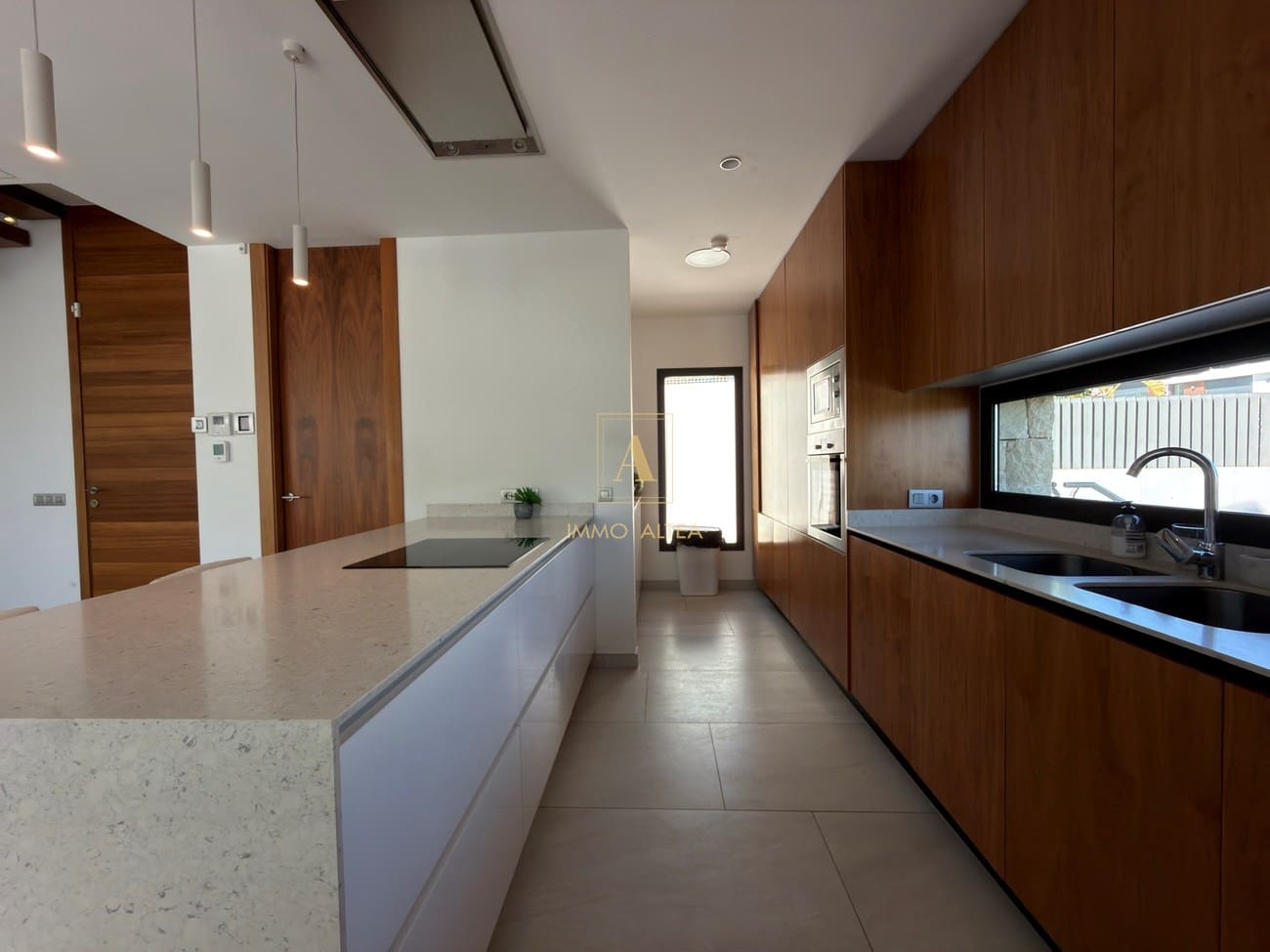 Chalet de 4 habitaciones en Alicante / Alacant ciudad en venta con piscina - 1.340.000 € (Ref: 9893674)
