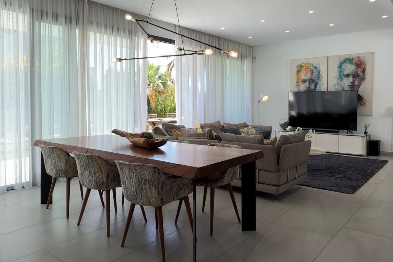Chalet de 4 habitaciones en Alicante / Alacant ciudad en venta con piscina - 1.340.000 € (Ref: 9893674)