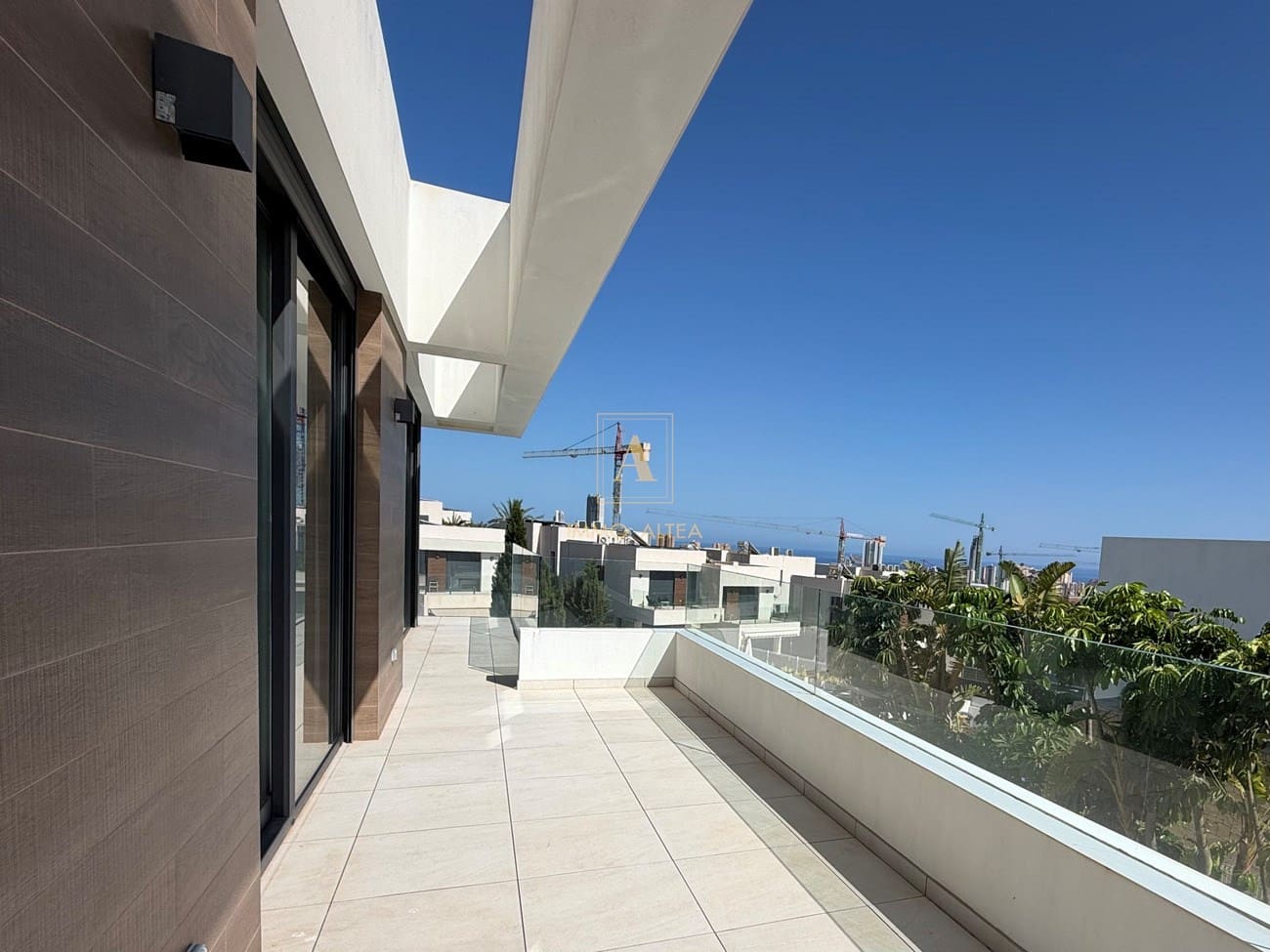 Chalet de 4 habitaciones en Alicante / Alacant ciudad en venta con piscina - 1.340.000 € (Ref: 9893674)