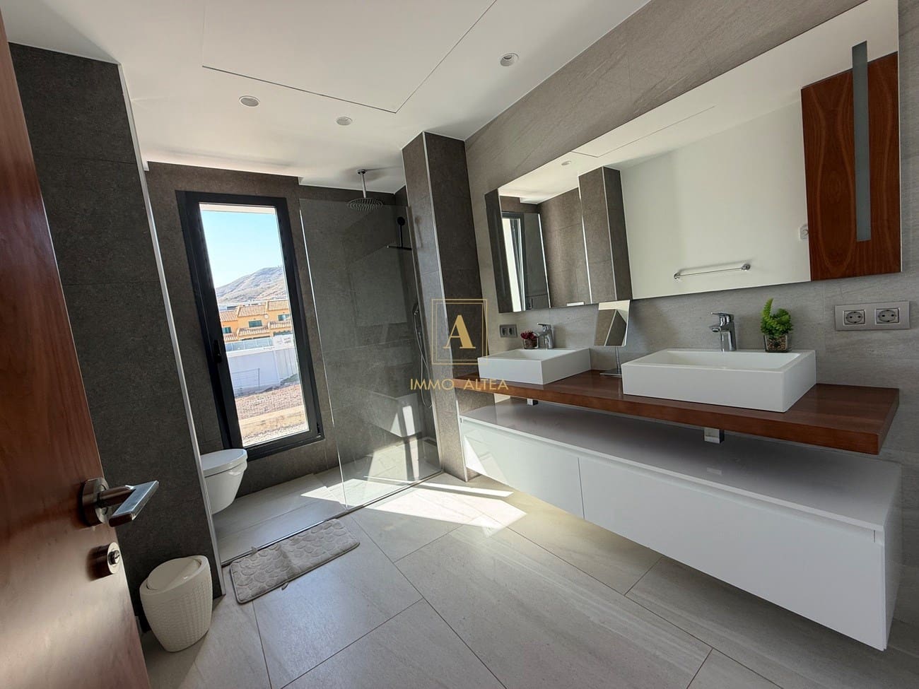 Chalet de 4 habitaciones en Alicante / Alacant ciudad en venta con piscina - 1.340.000 € (Ref: 9893674)