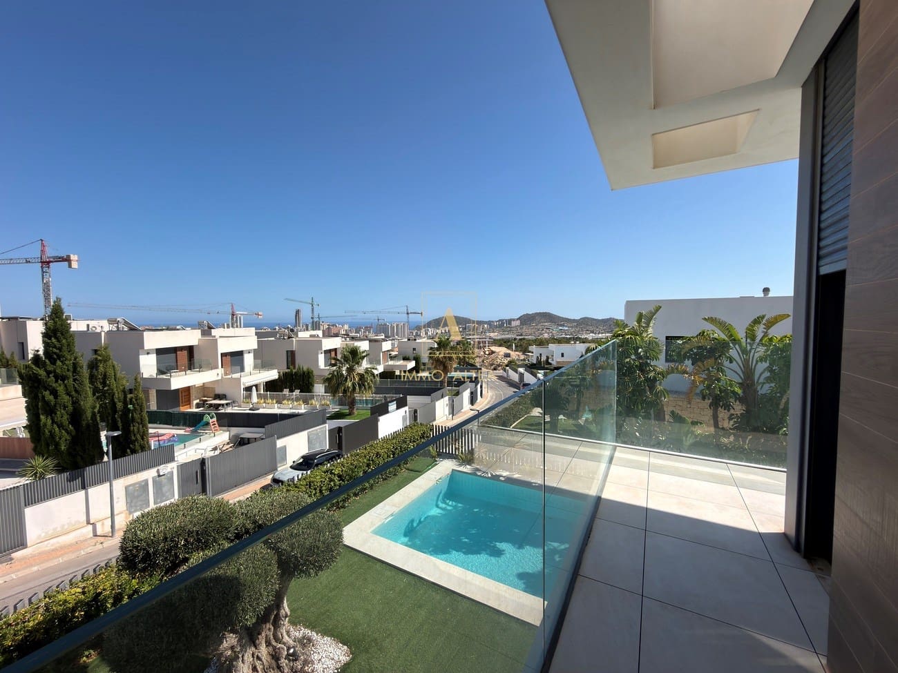 Chalet de 4 habitaciones en Alicante / Alacant ciudad en venta con piscina - 1.340.000 € (Ref: 9893674)