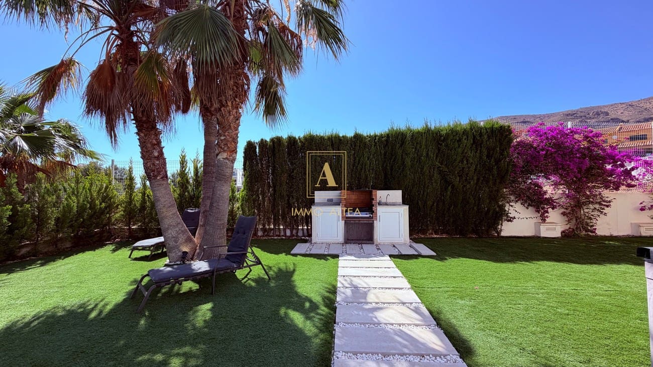 Chalet de 4 habitaciones en Alicante / Alacant ciudad en venta con piscina - 1.340.000 € (Ref: 9893674)