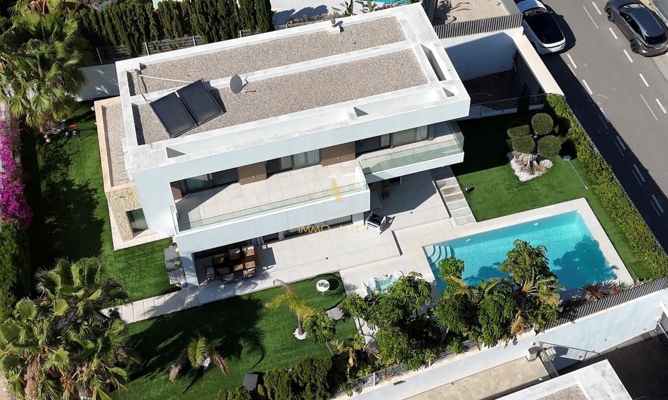 Chalet de 4 habitaciones en Alicante / Alacant ciudad en venta con piscina - 1.340.000 € (Ref: 9893674)