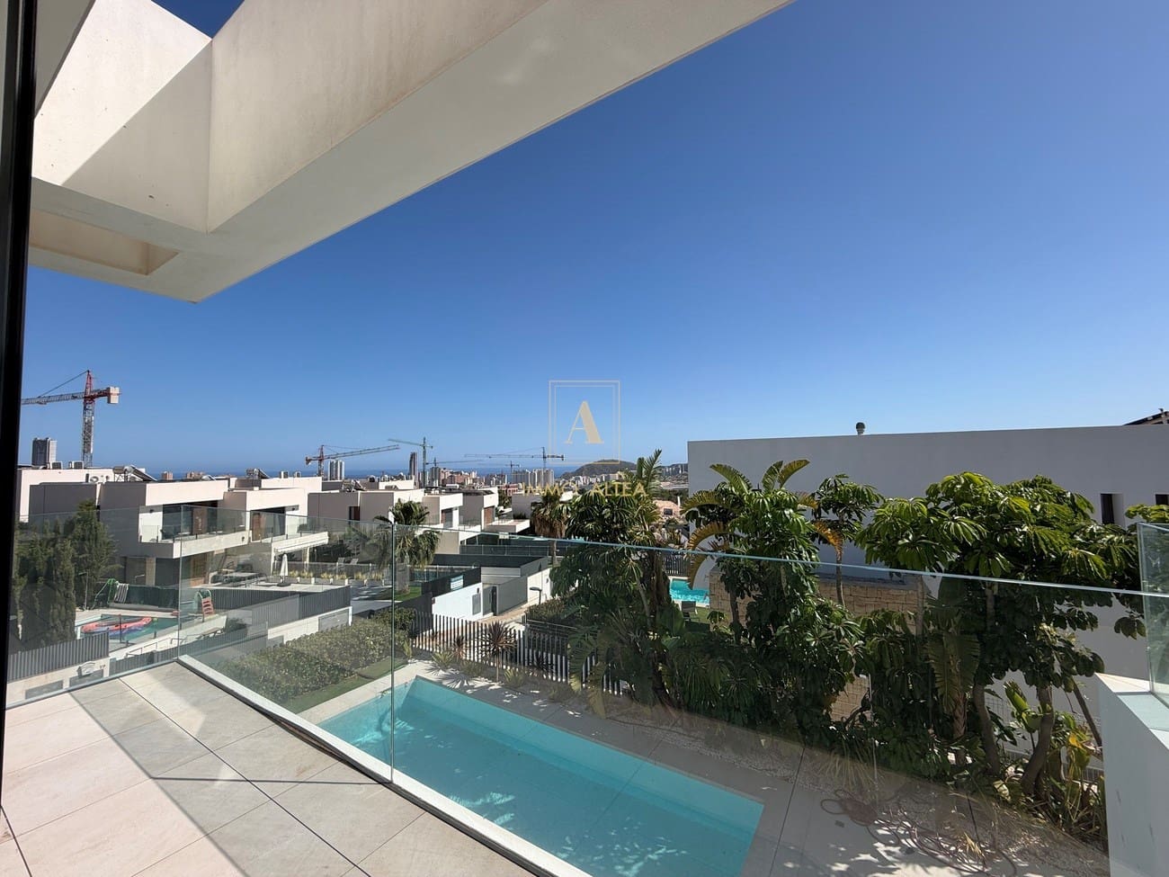Chalet de 4 habitaciones en Alicante / Alacant ciudad en venta con piscina - 1.340.000 € (Ref: 9893674)
