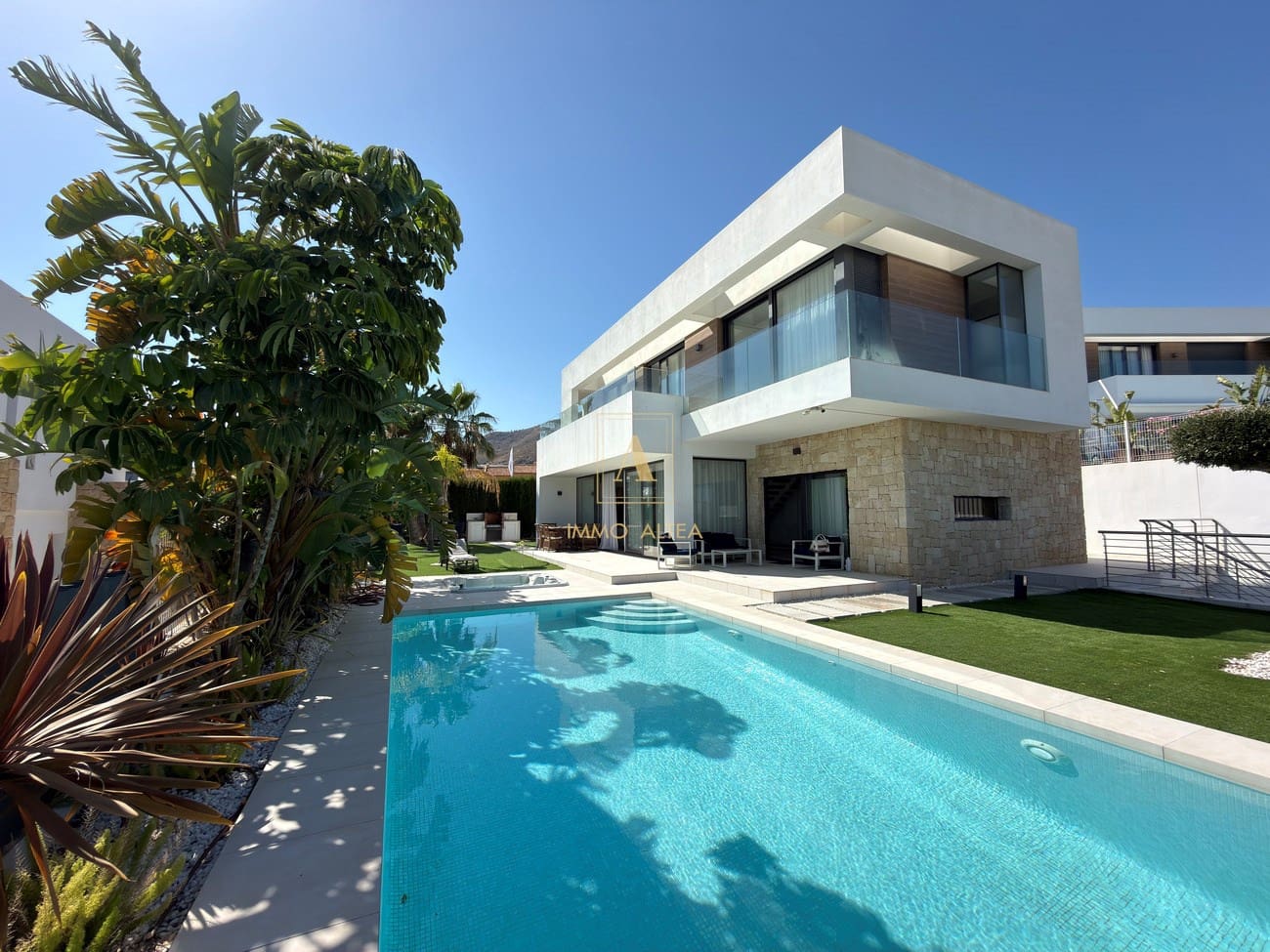 Chalet de 4 habitaciones en Alicante / Alacant ciudad en venta con piscina - 1.340.000 € (Ref: 9893674)