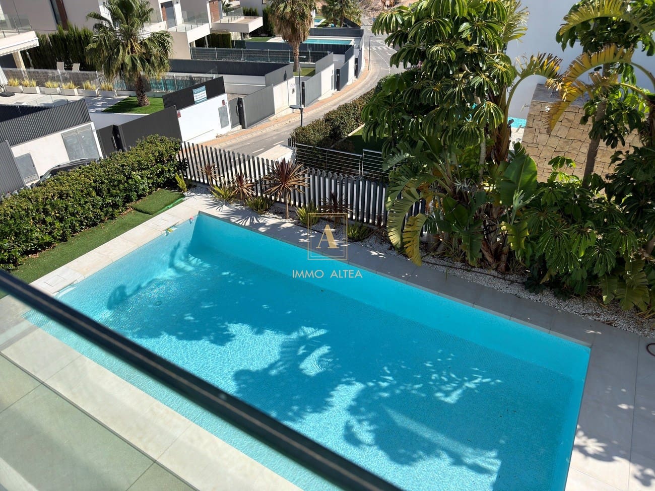 Chalet de 4 habitaciones en Alicante / Alacant ciudad en venta con piscina - 1.340.000 € (Ref: 9893674)