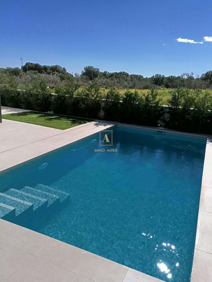 Chalet de 3 habitaciones en Pilar de la Horadada en venta con piscina - 586.000 € (Ref: 9912449)