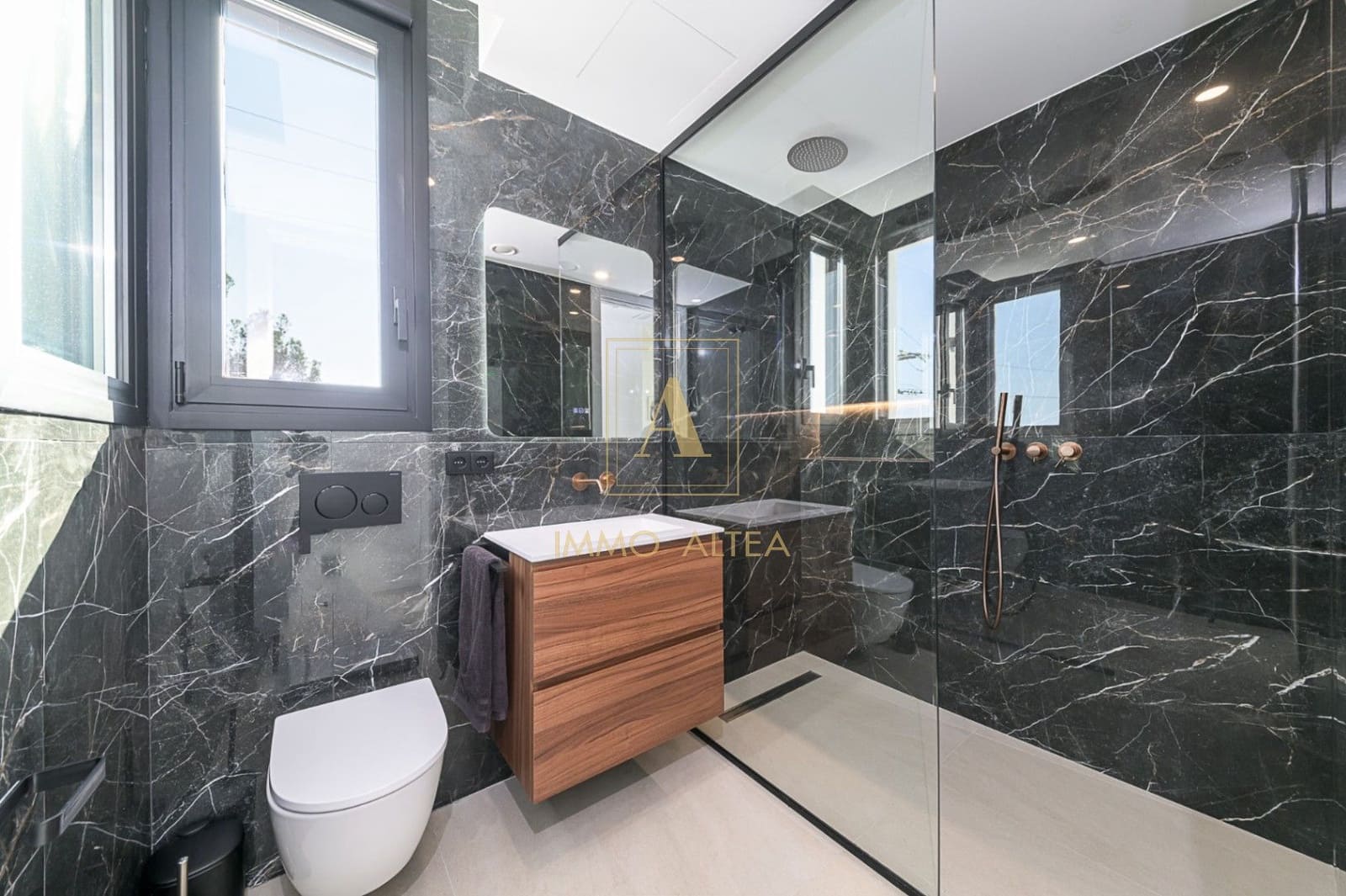 3 slaapkamer Villa te koop in Alicante stad met garage - € 1.250.000 (Ref: 9935459)