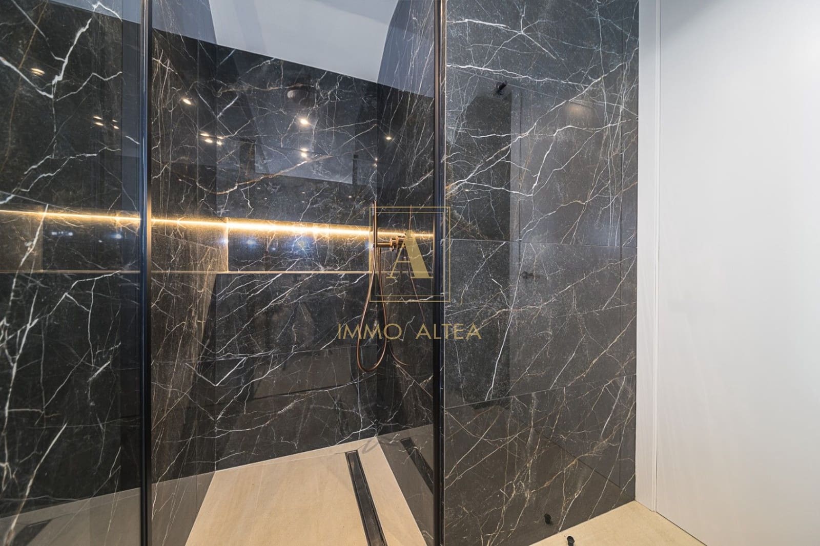 3 slaapkamer Villa te koop in Alicante stad met garage - € 1.250.000 (Ref: 9935459)