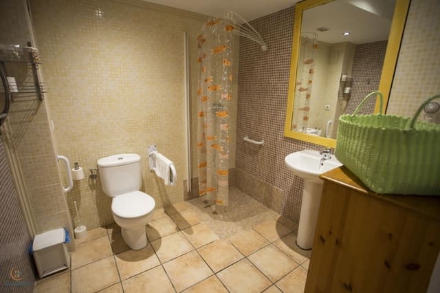 6 soveværelse Guesthouse/B & B til salg i Oliva - € 350.000 (Ref: 8416220)