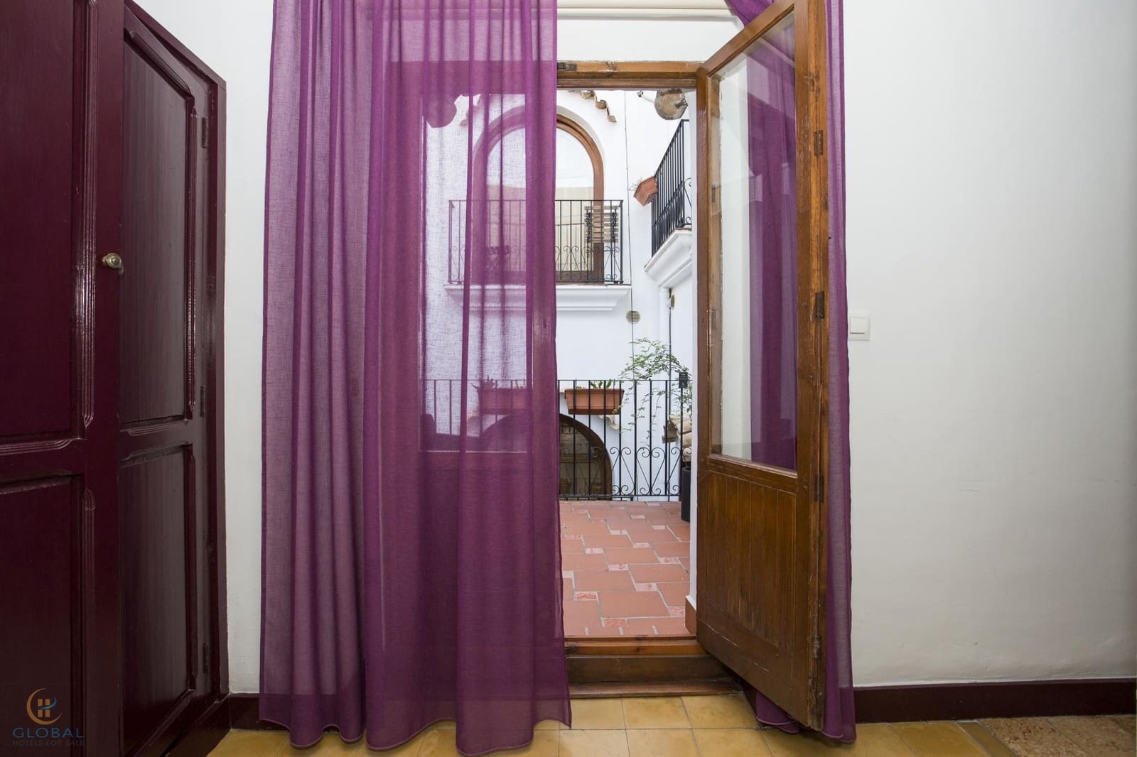 6 soveværelse Guesthouse/B & B til salg i Oliva - € 350.000 (Ref: 8416220)