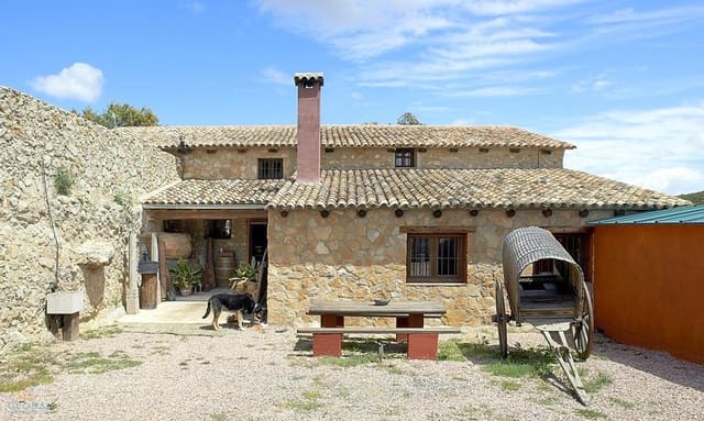 8 bedroom Guesthouse/B & B for sale in Montesa with pool garage - € 1,300,000 (Ref: 8424334)