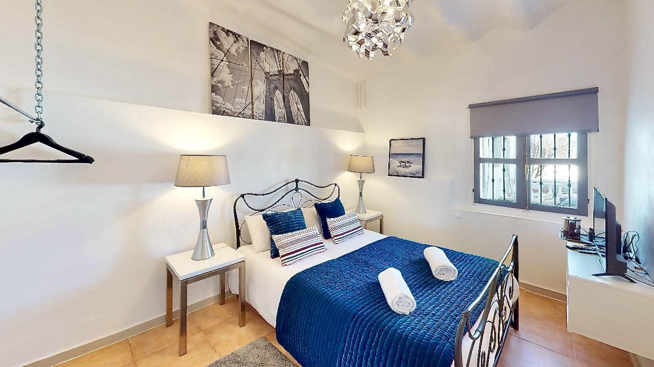 12 soveværelse Guesthouse/B & B til salg i Baza med swimmingpool garage - € 1.250.000 (Ref: 8633730)