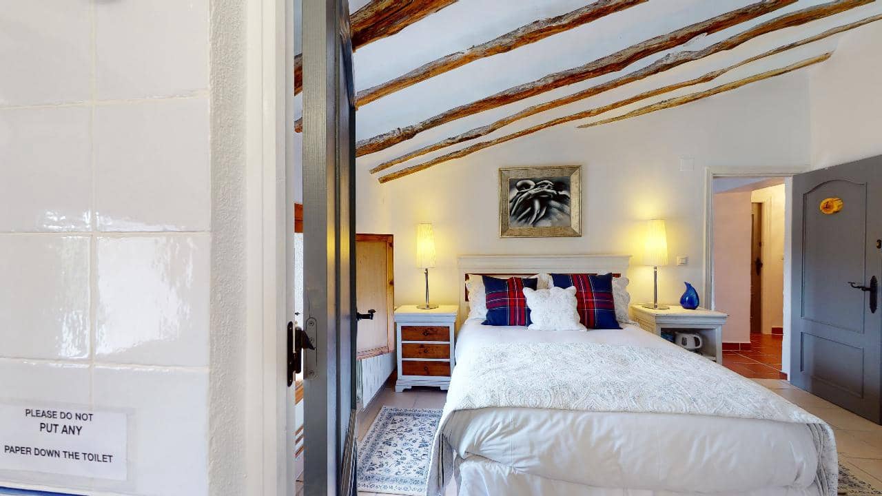 12 soveværelse Guesthouse/B & B til salg i Baza med swimmingpool garage - € 1.250.000 (Ref: 8633730)