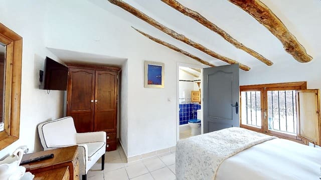 12 soveværelse Guesthouse/B & B til salg i Baza med swimmingpool garage - € 1.250.000 (Ref: 8633730)