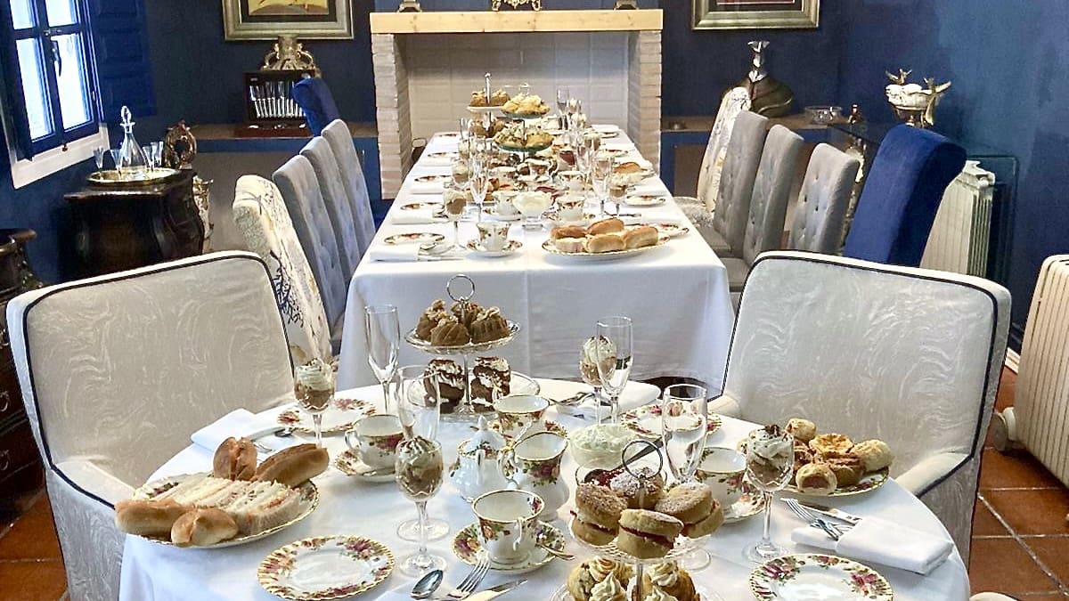 12 soveværelse Guesthouse/B & B til salg i Baza med swimmingpool garage - € 1.250.000 (Ref: 8633730)