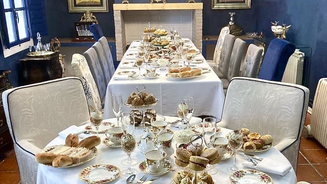 12 soveværelse Guesthouse/B & B til salg i Baza med swimmingpool garage - € 1.250.000 (Ref: 8633730)